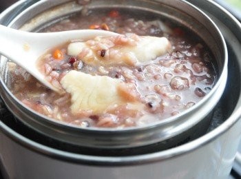 step3: 秋冬季節，除了燉補暖身外，也可以用燉粥方式讓自己有飽足感!