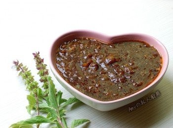 step6: 黑胡椒醬不但可以佐牛排餐，炒菜,炒肉時也可以作為拌炒醬料，或單純拌麵，拌飯也相當好吃，用途超多喔^_^