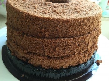 step9: 9. 旦糕攤凍後脫模,平均橫切開三片