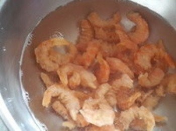 step2: 蝦米泡水備用