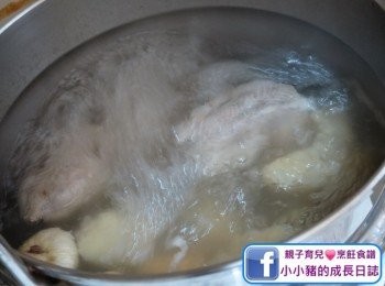 step4: 待再次滾起時，用大火加蓋煲約30分鐘~