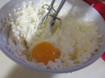 step2: 加入蛋拌勻