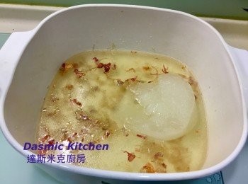 step3: 加入高湯及清水，蓋上鍋蓋，轉中小火煮至滾