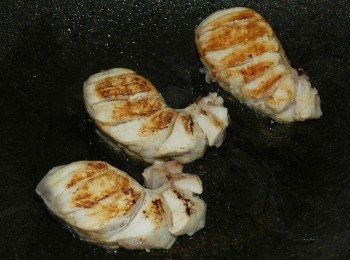 step4: 入鍋，加點橄欖油，煎熟