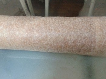 step5: 將蛋糕連烘焙紙一起捲起，待涼