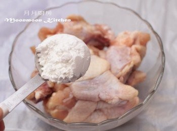 step3: 起鑊前，先索乾水份，再加入生粉拌勻。