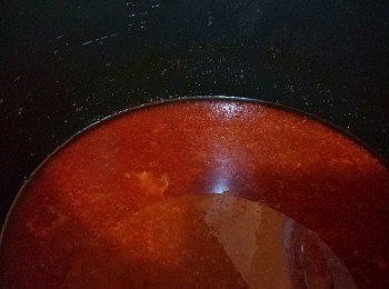 step1: 將烹煮「韓式洋蔥<a href="https://bit.ly/3zHU5V3" target="_blank" data-keyword="雞翼" class="guide-link"><strong>雞翼</strong></a> <span style="display:inline-block;vertical-align:middle;margin-top:-3px;color:initial;border-radius:3px;padding:2px 3px;font-size:12px;line-height:14px;background:#87d300;color:#fff;">即買</span> 」的汁液放涼，備用。