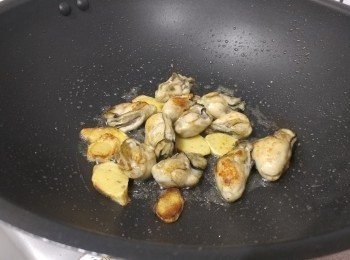 step9: 薑片回鑊爆炒一會