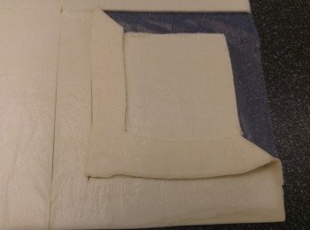 step2: 再將大正方形對角貼去細正方形。