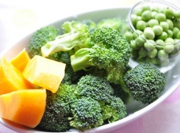 step1: 備料:綠花椰、黃金胡蘿蔔、荷蘭豆