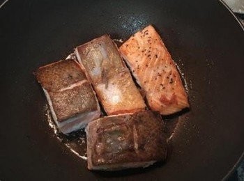 step3: 煎到兩面上色。