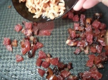 step9: 加入蝦米爆香