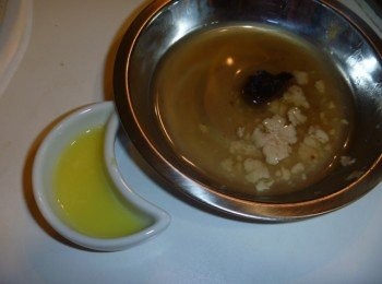 step1: 將赤味噌,酒粨,味霖及水放入小鍋子拌勻,用耐熱矽膠鍋鏟小火邊拌邊加熱,煮至呈稠狀.