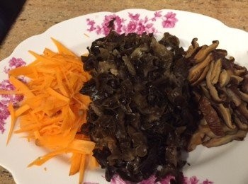 step2: 2)粉絲浸1小時,再灼5分鐘瀝乾,將調味攪勻