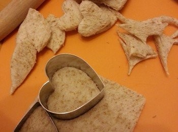 step1: 麵包用模印出心型