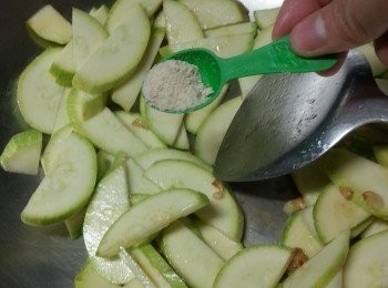 step9: 再加雞粉炒勻