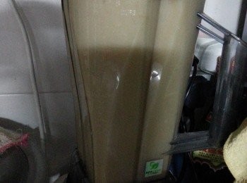 step2: 隔去所有雪梨蘋果及其他材料渣,加少許雪梨水用攪拌機將所有渣攪溶