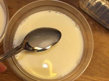 step6: 將表面泡泡整走，放入雪櫃至定型