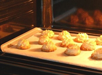 step8: 放入已預熱至攝氏 170 度的焗爐中焗至熟透。