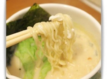 step8: 好Q彈的辛拉麵~~吸滿著光泉鮮乳精華^^