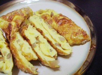 step5: 步驟5然後當另一面也金黃焦香時ˊ捲成圓筒狀再切成適當大小即可