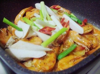 step6: 6.最後加入杏鮑菇ˊ蔥段和辣椒拌炒均勻即可