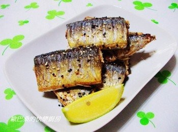 step3: 簡單味美芝麻香秋刀魚就完成囉。