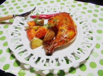 step5: 美味可口香草愛戀雞腿就完成囉。 方便簡單的烤箱料理ˊ可以一次多準備些ˊ 過程就是交給時間ˊ當主餐ˊ或變化小雞腿小雞翅ˊ當零嘴都很棒喔。 新鮮百里香如果不方便取得也可用乾燥替代ˊ 在賣場超市都可以買到。