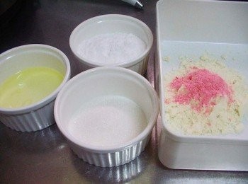 step1: 先準備好所需<span class="group_1">材料</span>特別注意: (杏仁粉是烘焙專用無糖份ˊ不是一般沖泡飲品喔)