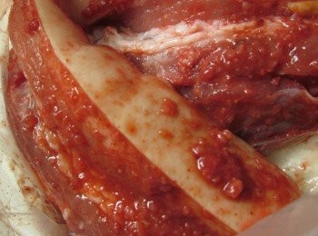 step3: 將五花肉及2.調味料一同醃一晚