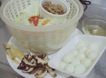 step1: [做法] 1.先準備好所需<span class="group_1">材料</span>ˊ並處理成適當大小