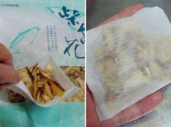 step2: 準備一過濾紙袋ˊ放入約3大匙柴魚片