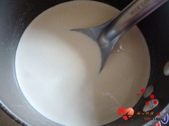 step5: 倒入鮮奶油拌勻放涼