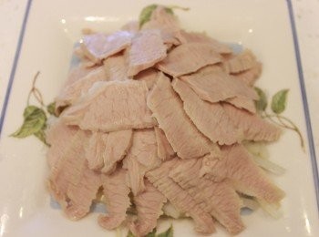 step5: 加入切薄的松板豬肉。