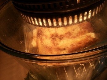 step4: 光波爐預熱200c高架,波茄子直至芝士完全溶解,大約5-6分鐘即可,需目則.
亦可以用焗爐焗