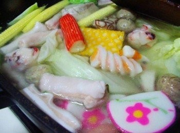 step4: 搭配上喜歡的各種火鍋料煮熟
