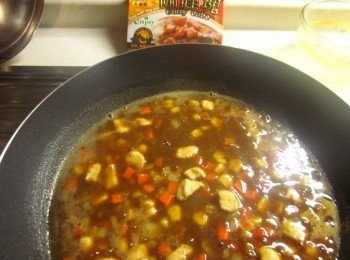 step3: 加水再加入牛頭牌咖哩塊煮到醬汁濃稠