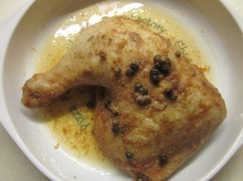 step3: 拿出雞腿放電鍋用一杯水(約15分鐘)蒸