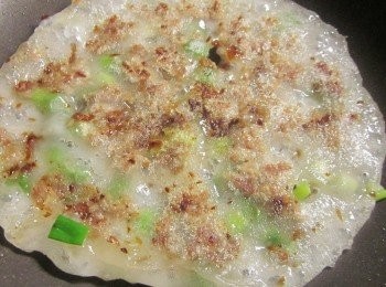 step5: 煎到兩面金黃香酥,淋上海山醬或甜辣醬即可