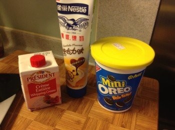 step1: 先將OREO用匙壓碎