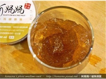 step3: 將黑木耳健康凍分切成小丁狀，放入至玻璃杯中。