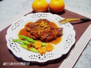 step7: 盛盤搭配再淋上醬汁ˊ蜜柑醬雞腿排就能上桌囉~