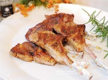 step7: 外層焦香ˊ內部Q嫩有嚼勁ˊ還有著香料特殊風味ˊ 家裡小朋友好喜歡ˊ那晚餐還沒完成ˊ 我家兩隻就整盤吃光了。