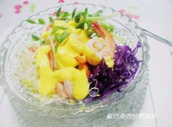 step6: 芒果濃郁的果香ˊ搭配香醇鮮奶油和平衡兩者的優格ˊ 味道口感真的很美妙ˊ運用天然水果做成的醬汁ˊ 只能說口口芳香ˊ讓簡單沙拉變得好好吃ˊ 有機會大家一定要試試看這屬於夏季的好滋味。