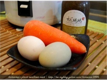 step1: 準備雞蛋、紅蘿蔔與黑木耳養生露等相關<span class="group_1">食材</span>。