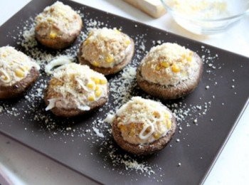 step3: 將餡料填入香菇內。