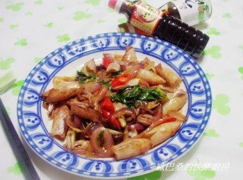 step5: "龜甲萬甘醇醬油"經典醍醐味ˊ 堅持三百多年的純釀智慧，不過甜不過鹹， 可隨意運用在各式料理烹調上，是龜甲萬最經典的美味喔。