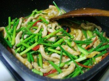 step4: 大火拌炒均勻入味後ˊ完成前加入黑醋並滴少許香油即可