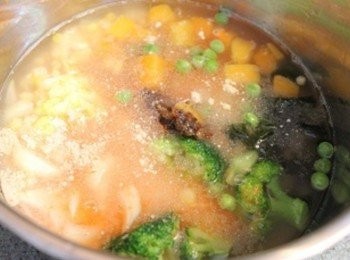 step2: 在加少許的雞粉/鹽巴, 與統一肉燥醬調味