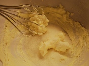 step4: 加入砂糖打勻